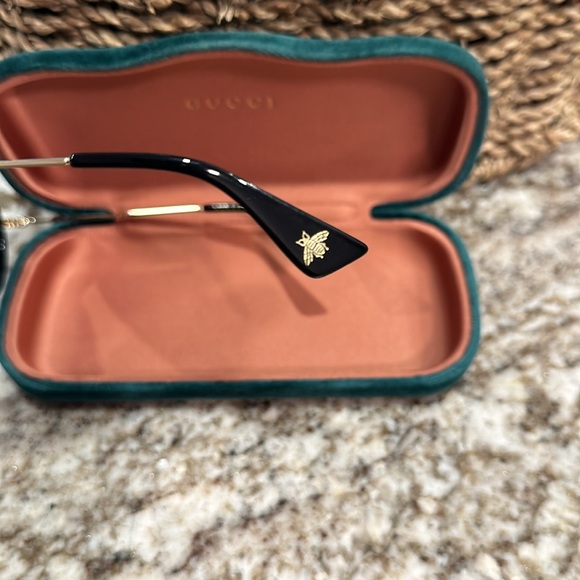 Gucci Sun glasses - Picture 6 of 8